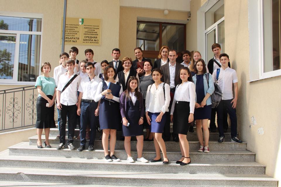 لقاء غرفة تجارة و صناعة جمهورية أبخازيا مع طلاب مدرسة سوخوم الثانوية رقم 3.