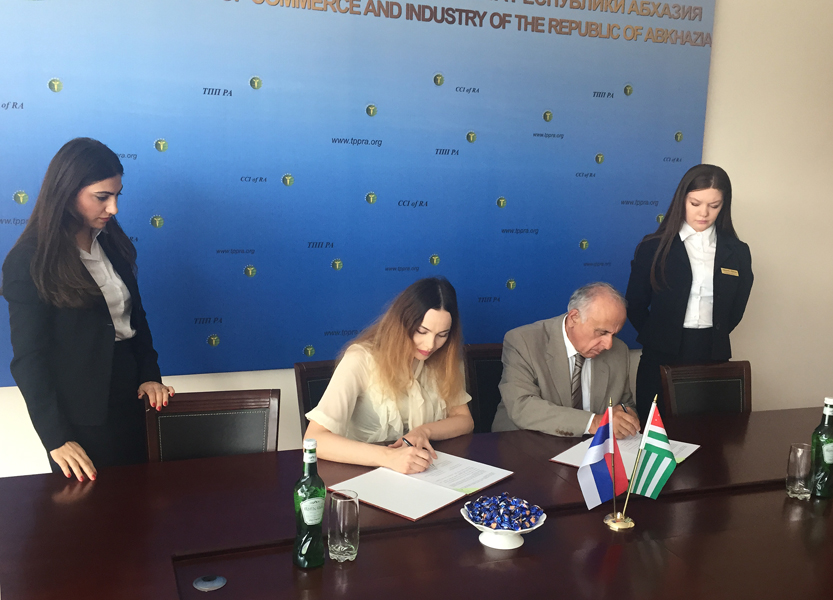 توقيع إتفاقية تعاون بين غرفة التجارة و الصناعة الأبخازية و مجتمع الأعمال في المقاطعة الإتحادية لشمال القفقاس .