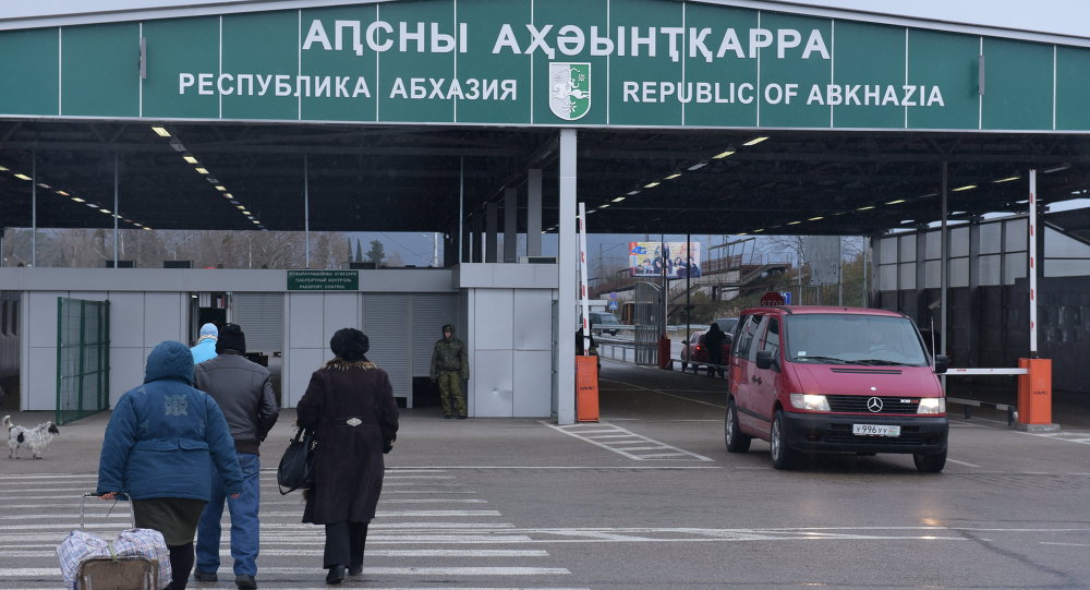 السماح لحاملي تصريح الإقامة ( الفيد نا جيتيلستفا ) مع تأشيرة الدخول ( الفيزا ) الروسية بالدخول إلى أبخازيا .