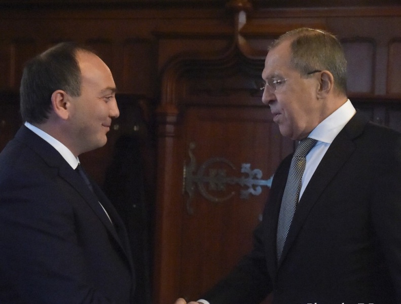 وزير الخارجية الأبخازي السيد داوور كوفيه ينال وسام وزارة الخارجية الروسية " المساهمة في التعاون الدولي " .