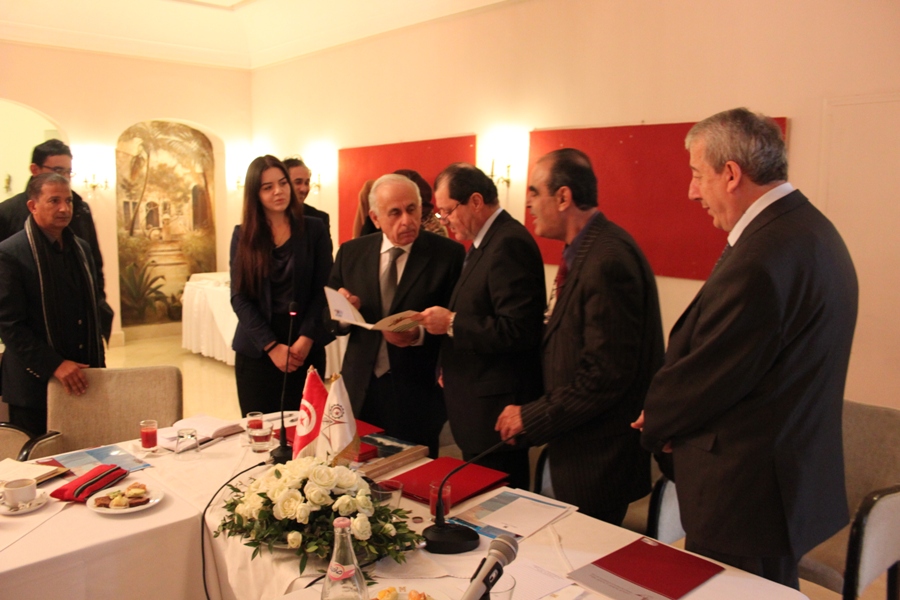 توقيع إتفاقية تعاون بين غرفة التجارة و الصناعة في جمهورية أبخازيا و غرفة التجارة و الصناعة في تونس .