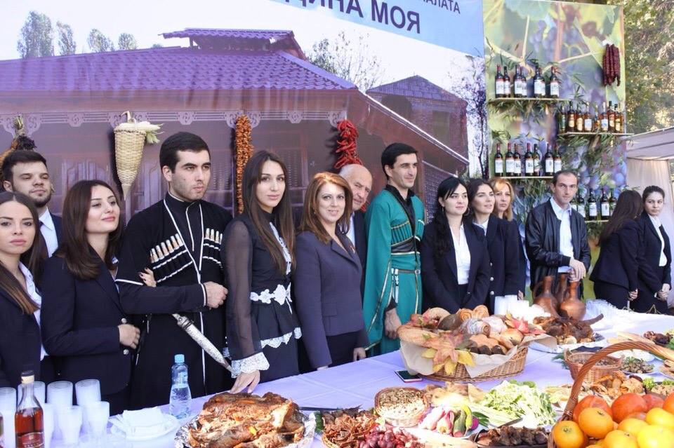 مشاركة غرفة تجارة و صناعة جمهورية أبخازيا في الإحتفال الشعبي " أمشين " .