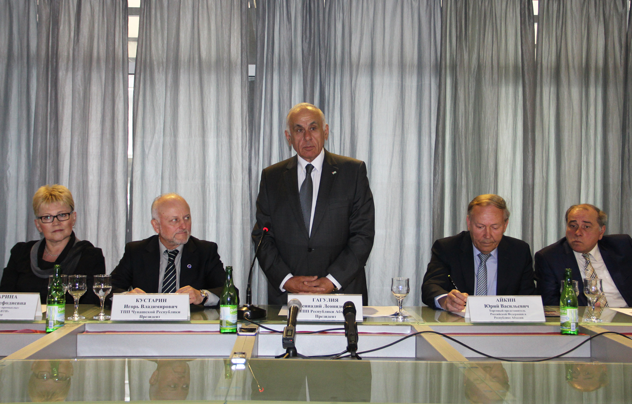 توقيع إتفاقية تعاون بين غرفة التجارة و الصناعة الأبخازية و غرفة تجارة و صناعة جمهورية تشوفاتشيا الروسية.
