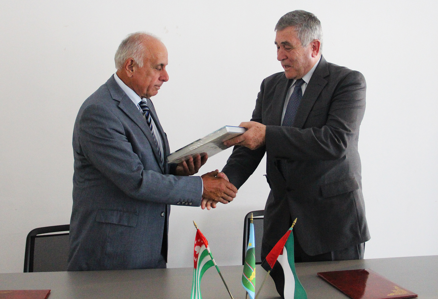 توقيع إتفاقية تعاون بين غرفة تجارة و صناعة جمهورية أبخازيا و ديوان آل أباظة في المملكة الأردنية الهاشمية .
